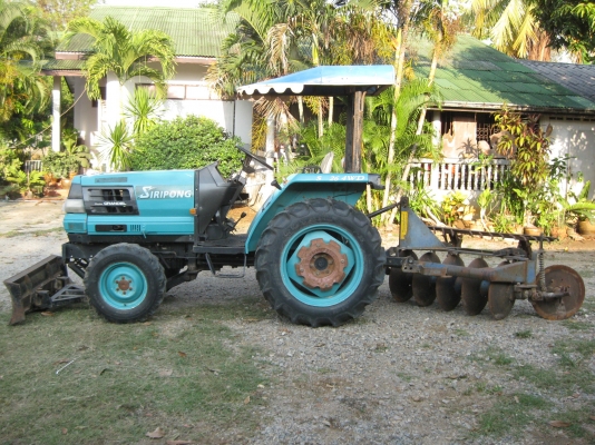 ขาย Kubota GRANDEL 26แรง สภาพพร้อมใช้งาน 2เพลา พวงมาลัยเพาเวอร์  อุปกรณ์ ใบดันหน้า พร้อมผาน 5 ยางหลังใหม่สภาพ 90\% สนใจ ติดต่อครับ