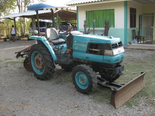 ขาย Kubota GRANDEL 26แรง สภาพพร้อมใช้งาน 2เพลา พวงมาลัยเพาเวอร์  อุปกรณ์ ใบดันหน้า พร้อมผาน 5 ยางหลังใหม่สภาพ 90\% สนใจ ติดต่อครับ