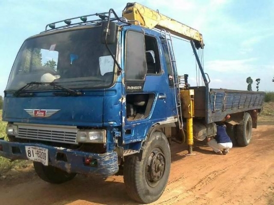 HINO KR320 - 185 HP HO7C รถบรรทุก 6 ล้อติดเครน UNIC 3 ตัน 3 ปลอกยืดสภาพดีมากๆพร้อมใช้งาน กระบะเหล็กคาร์โก้ความยาว 7 เมตรสภาพดีไม่มีผุกร่อน เครื่องแน่นแรงดี หัวเก๋งคอนโซลภายในครบพร้อม พวงมาลัยเพาเวอร์ เบรคทริ๊ปฟี้ ช่วงล่างคัชซีสวย ยาง 9.00 ขอบ 20 สภาพดีพร้