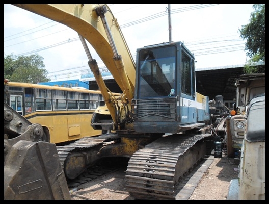 แมคโคร PC 200 รุ่น 3 สภาพสวยๆ