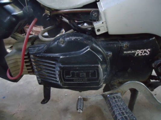 ขาย SUZUKI CRYSTAL สภาพเครื่องดี สตาร์ททีเดียวติด ,มีไฟโชว์ตำแหน่งเกียร์ที่หน้าปัดด้วยครับ  แห้งๆ ไม่มีเยิ้ม ยางหน้าและหลังดอกใหม่ๆครับ มีบัตรประชาชนเจ้าของและสัญญาซื้อขายด้วยครับ 1,900.- อยู่เชียงใหม่