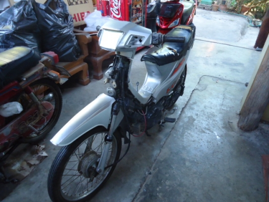 ขาย SUZUKI CRYSTAL สภาพเครื่องดี สตาร์ททีเดียวติด ,มีไฟโชว์ตำแหน่งเกียร์ที่หน้าปัดด้วยครับ  แห้งๆ ไม่มีเยิ้ม ยางหน้าและหลังดอกใหม่ๆครับ มีบัตรประชาชนเจ้าของและสัญญาซื้อขายด้วยครับ 1,900.- อยู่เชียงใหม่