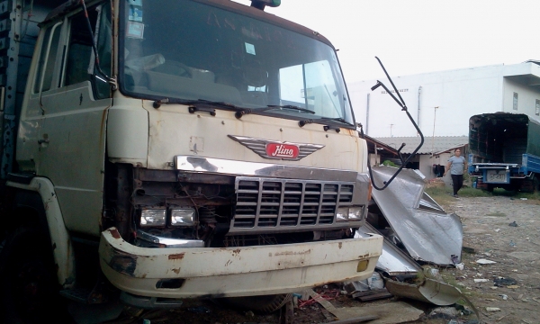 สิบล้อ hino  ราคากันเอง