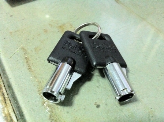 ขายกุญแจ ล็อคเบรค ล็อคครัทซ์ มือสอง ซื้อมาจากบนห้่าง 1,7xx ขาย 1,200 ราคาต่อรองได้ สามพราน นครปฐม