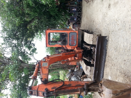 ให้เช่าแบคโฮ วันละ 4000  พร้อมคนขับ ทั่วโลก