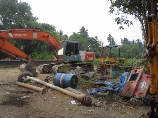 ให้เช่าแบคโฮ วันละ 4000  พร้อมคนขับ ทั่วโลก