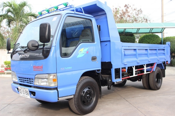 Isuzu NKR 6 ล้อ