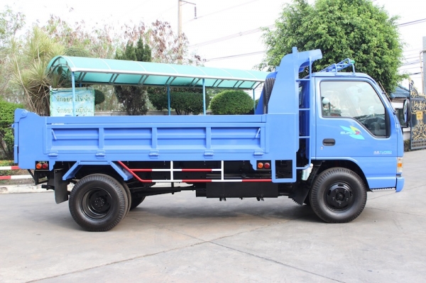 Isuzu NKR 6 ล้อ