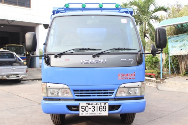 Isuzu NKR 6 ล้อ