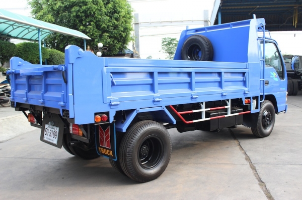 Isuzu NKR 6 ล้อ