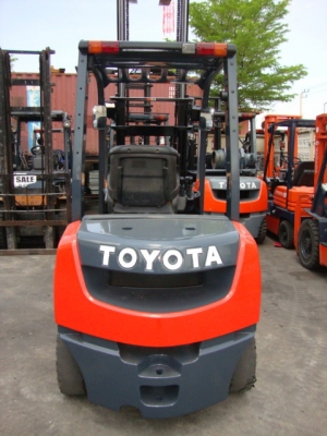 ขายรถโฟล์คลิฟท์ TOYOTA 8FD25 เครื่องยนต์ดีเซล เกียร์ธรรมดา เสาสูง 3 เมตร ยางตัน (สภาพดี พร้อมใช้งาน) ขายรถโฟล์คลิฟท์ TOYOTA 8FD25 เครื่องยนต์ดีเซล เกียร์ธรรมดา เสาสูง 3 เมตร ยางตัน (สภาพดี พร้อมใช้งาน)