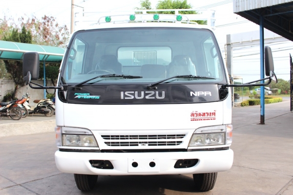 ISUZU NPR 6 ล้อ กลาง พื้นเรียบ