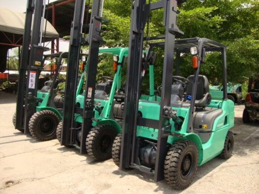 ขายรถโฟล์คลิฟท์  MITSUBISHI  FD25  เครื่องยนต์ดีเซล  เกียร์ธรรมดา  เสาสูง  4  เมตร  ยางตันใหม่  4 เส้น  (มีหลายคันให้เลือก)