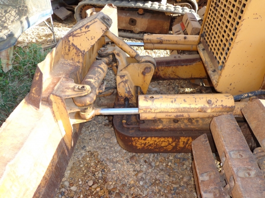 ขายรถแทรคเตอร์ KOMATSU รุ่น D20 P-5 ติดต่อคุณยุทธิ์ โทร. 081-9870866 คุณจิ๊ด โทร. 089-7949488