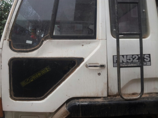 MITSUBISHI FN527 หัวเดิม เครื่องเดิม คัซซีสวย ยางดีค่ะ MITSUBISHI FN527 หัวเดิม เครื่องเดิม คัซซีสวย ยางดีค่ะ