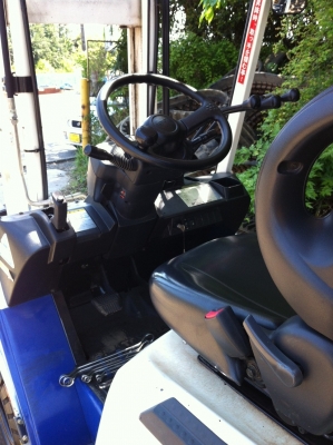 รถยกโตโยต้ารุ่น 7 น้ำหนักยก 1.5 ตัน เสาสูง 4.5 เมตร เครื่องเบนซิน เกียร์ออโต้