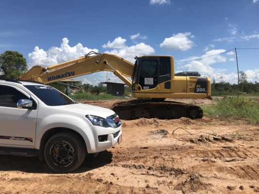 ขายด่วน!! Komatsu PC200-8 ไมล์ 1x,xxx สภาพสวยค่ะ