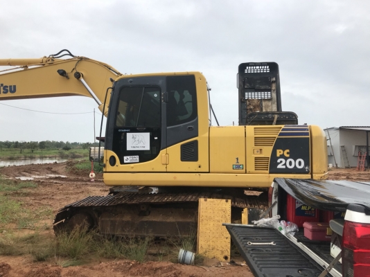 ขายด่วน!! Komatsu PC200-8 ไมล์ 1x,xxx สภาพสวยค่ะ