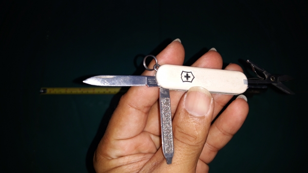 ขายมีดพกสวิตสีขาว MADE IN SWITZERLAND.มือสองสวย