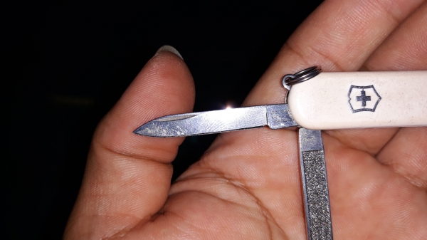 ขายมีดพกสวิตสีขาว MADE IN SWITZERLAND.มือสองสวย