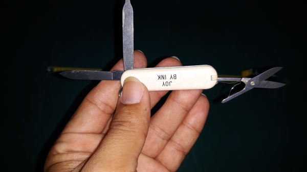 ขายมีดพกสวิตสีขาว MADE IN SWITZERLAND.มือสองสวย