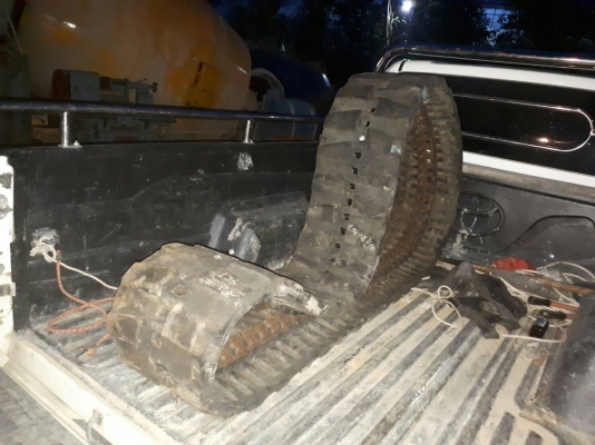 tractor-backhoe จัดส่ง แทรคยาง สำหรับรถขุด แบคโฮ PC 30-7 ให้ลูกค้าเพชรบุรี ขอบคุณมากครับ tractor-backhoe จัดส่ง แทรคยาง สำหรับรถขุด แบคโฮ PC 30-7 ให้ลูกค้าเพชรบุรี ขอบคุณมากครับ