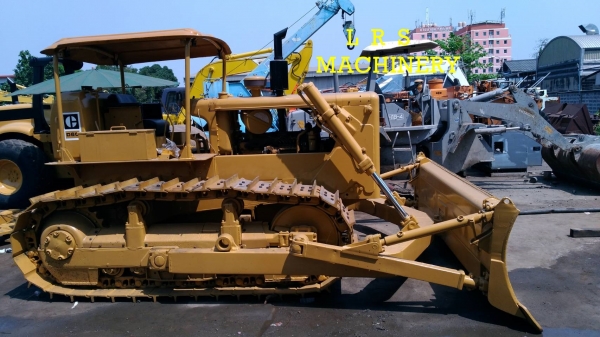 แทรคเตอร์ Caterpillar รุ่น D6C แทรคเตอร์ Caterpillar รุ่น D6C