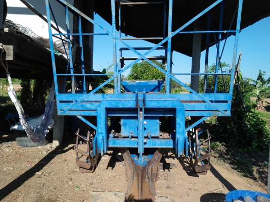 เครื่องปลูกอ้อยร่องคู่ศรีกำแพงแสนต่อรองราคาได้ครับ