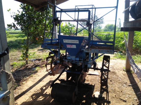 เครื่องปลูกอ้อยร่องคู่ศรีกำแพงแสนต่อรองราคาได้ครับ