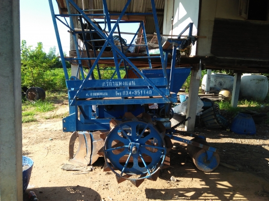 เครื่องปลูกอ้อยร่องคู่ศรีกำแพงแสนต่อรองราคาได้ครับ