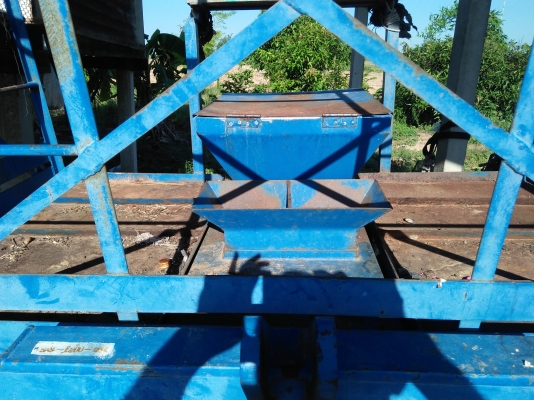 เครื่องปลูกอ้อยร่องคู่ศรีกำแพงแสนต่อรองราคาได้ครับ