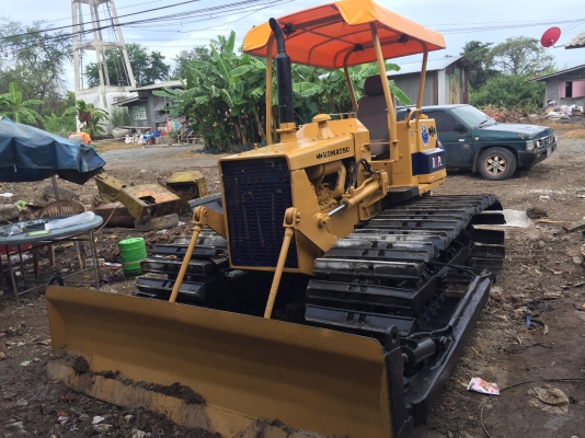 ขายรถแทร็กเตอร์D2-5PL รถสวยพร้อมใช้งาน เครื่องดี ช่วงล่างดี ใบแทร็กสวย ราคาต่อรองคุยกันได้ ขายได้ขายเลยคะ โทร0616613023แพรว