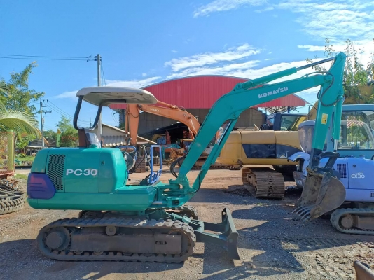 ขายKOMATSU PC30-7  เก่านอกแท้  สภาพสวย เครื่องปั๊มแห้ง 5,xxx  ชั่วโมง  โทร 089-3818694 จ๊อย