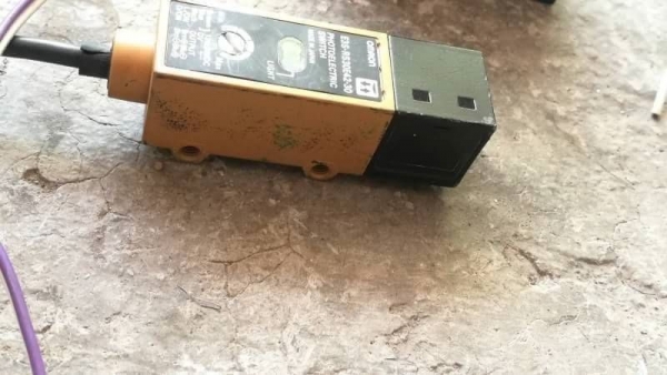 ตัวละ 400บ. ส่งฟรี 083-2000058 LINE ID: line832923 โฟโต้เซนเซอร์ (Photoelectric Sensor) ยี่ห้อ OMRON ตัวละ 400บ. ส่งฟรี 083-2000058 LINE ID: line832923 โฟโต้เซนเซอร์ (Photoelectric Sensor) ยี่ห้อ OMRON