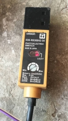ตัวละ 400บ. ส่งฟรี 083-2000058 LINE ID: line832923 โฟโต้เซนเซอร์ (Photoelectric Sensor) ยี่ห้อ OMRON