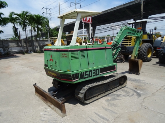 รถขุด Mitsubishi MS030 รถขุด Mitsubishi MS030
