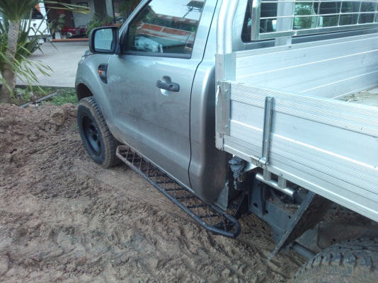 ขายบันได. กันชนหลัง แต่งford