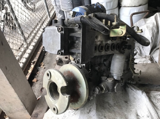 ขายเครื่อง 2 เครื่อง พร้อม เกียร์ เครื่อง.K13C (335 แรง) 2 เครื่อง เกียร์ 7 เกียร์ 1 ลูก เครื่อง เกียร์ เก่านอก ยังไม่ได้ใช้งาน ใบคุมเครื่องไม่มี เนื้องจากหาย สนใจโทร.081-3531946 ต่อ.บางนา &amp; ID-LINE สินค้าอยู่ เมืองนครปฐม สนใจนัดล้วงหน้า 1 วัน