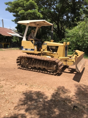 รถแทรคเตอร์โคมัสสุ D21P-6ใบมีดดันปรับได้รอบทิศทางพร้อมใช้งานราคา360,000 บาท