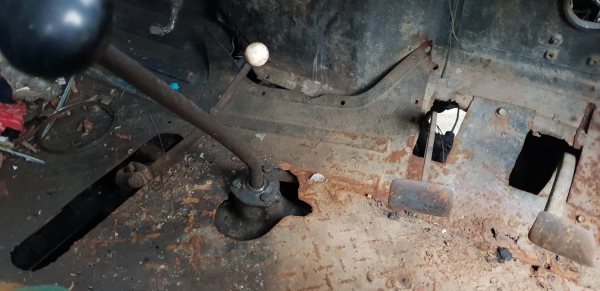 รถหกล้อดั๊ม หัวยาว. แอร์เย็น. รถใช้งานอยู่ รถหกล้อดั๊ม หัวยาว. แอร์เย็น. รถใช้งานอยู่