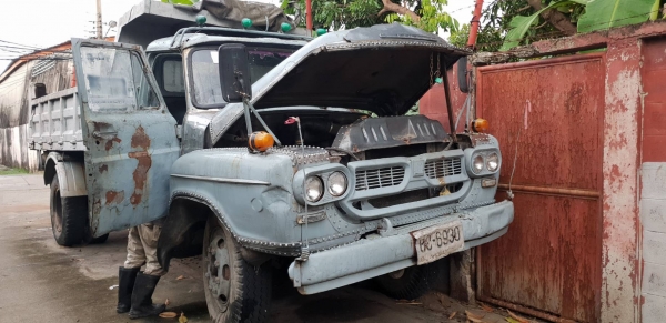 รถหกล้อดั๊ม หัวยาว. แอร์เย็น. รถใช้งานอยู่ รถหกล้อดั๊ม หัวยาว. แอร์เย็น. รถใช้งานอยู่