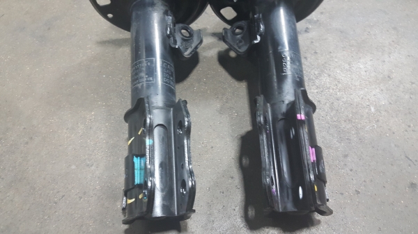 ขายโช็คอัพคู่หน้า โตโยต้า อัลติส แท้ติดรถ มือสอง สภาพดีพร้อมใช้งาน ไม่รั่วไม่ซึม ขายถูก 1,200บาท