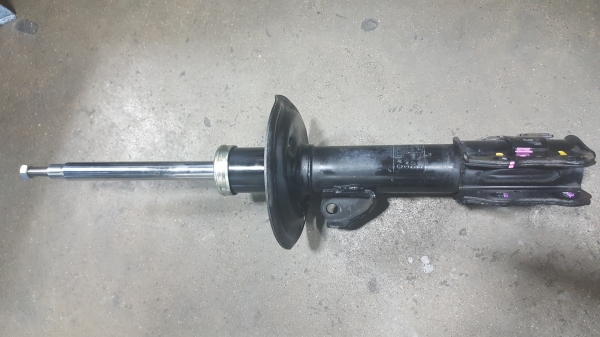 ขายโช็คอัพคู่หน้า โตโยต้า อัลติส แท้ติดรถ มือสอง สภาพดีพร้อมใช้งาน ไม่รั่วไม่ซึม ขายถูก 1,200บาท