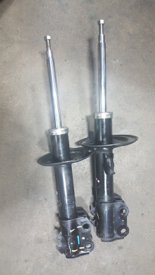 ขายโช็คอัพคู่หน้า โตโยต้า อัลติส แท้ติดรถ มือสอง สภาพดีพร้อมใช้งาน ไม่รั่วไม่ซึม ขายถูก 1,200บาท