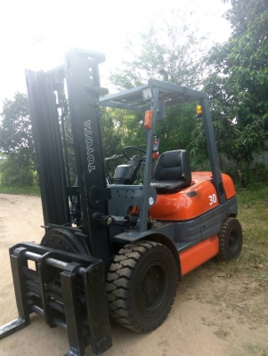 รถโฟล์คลิฟต์ ยี่ห้อ TOYOTA รุ่น6FD30   งาหมุนได้ ยกสูง 3.5 เมตร
