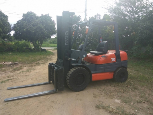 รถโฟล์คลิฟต์ ยี่ห้อ TOYOTA รุ่น6FD30   งาหมุนได้ ยกสูง 3.5 เมตร