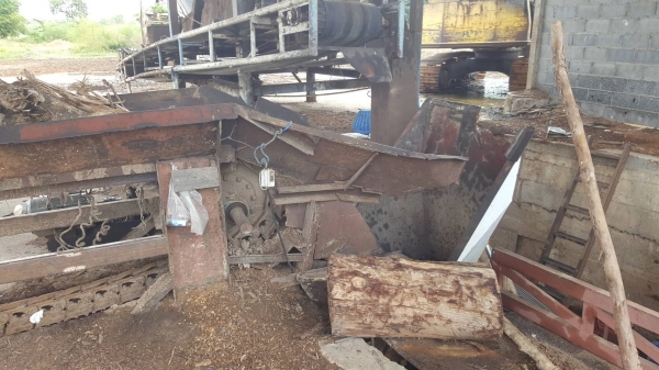 ขาย เครื่องสับไม้ ขนาดกำลังผลิต 200 ตัน/วัน มอเตอร์ 250 แรง สภาพพร้อมใช้งาน ขาย เครื่องสับไม้ ขนาดกำลังผลิต 200 ตัน/วัน มอเตอร์ 250 แรง สภาพพร้อมใช้งาน