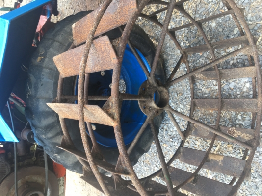 รถไถนั่งขับจักวาลยนต์ สามเกียร์ พร้อมอุปกรณ์