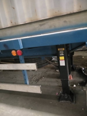 ขาย!!!!  หางเทเลอร์ สามเพลาพร้อมตู้ ไฮคิว 45ฟุต  มีลิฟฟยกของ ท้าย  ไม่มี ทะเบียน สภาพดี