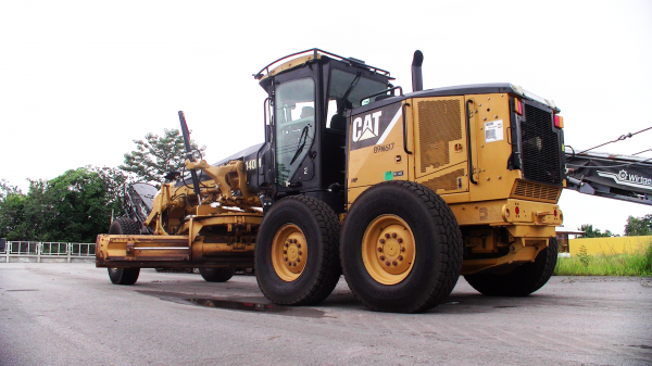 รถเกรด CATERPILLER 140M
